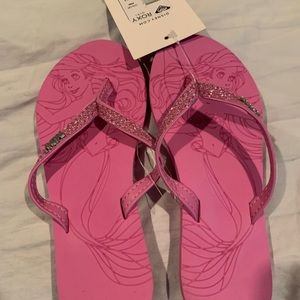 NWT Roxy girl Little Mermaid flip flop size 13